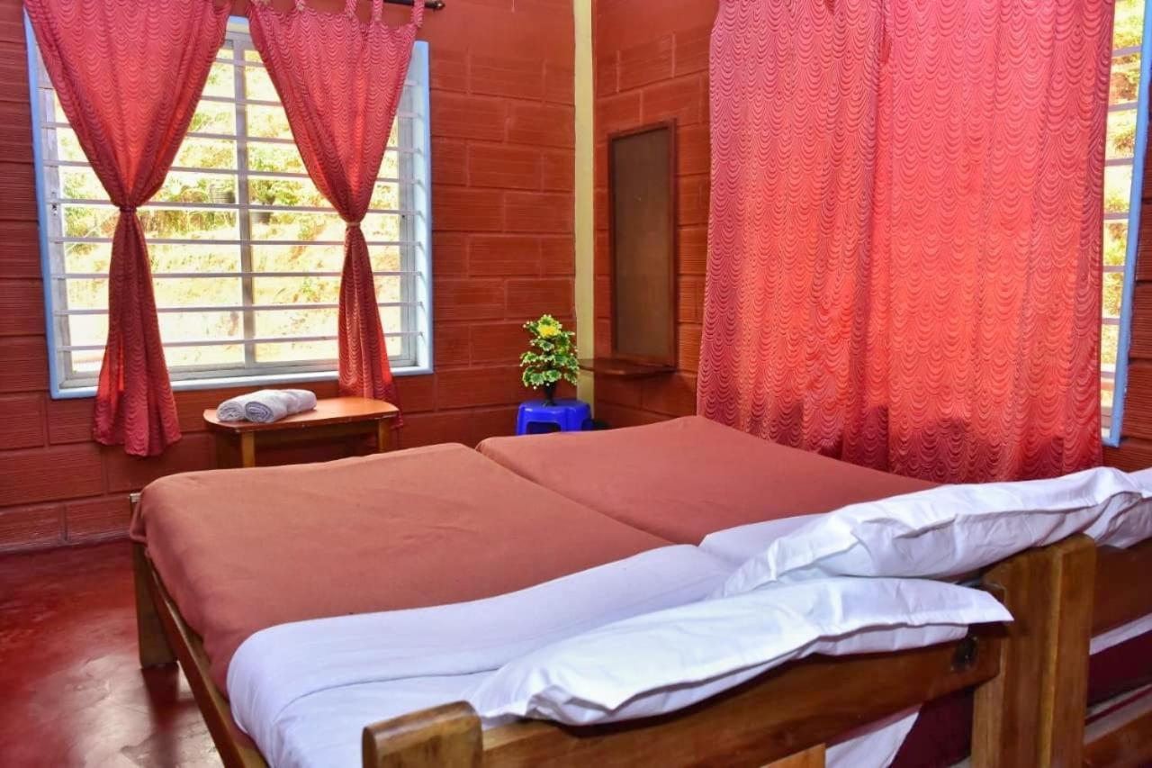 Eshwari Cottage マディケーリ エクステリア 写真